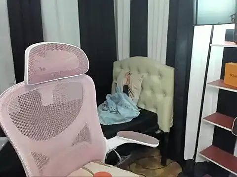 Seductive Margaux online show from November 4, 2025, 7:02 pm