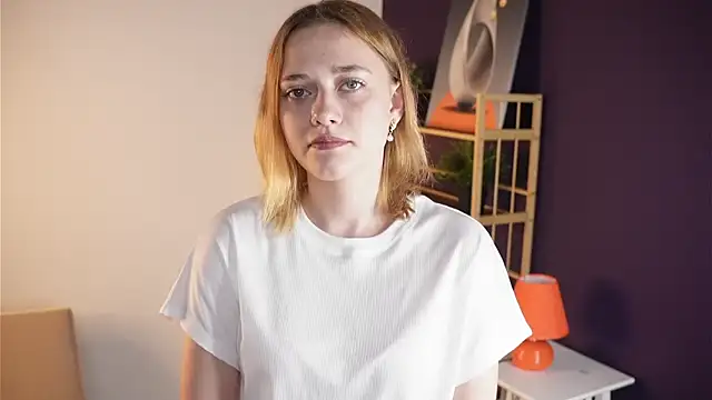 HollieCollelo online show from September 9, 2025, 4:01 am