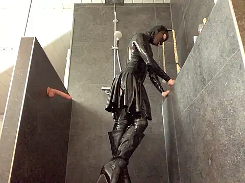 Snapshot of latexluisa chatting on February 15, 2026, 1:20 pm latexluisa online show from February 15, 2026, 1:20 pm