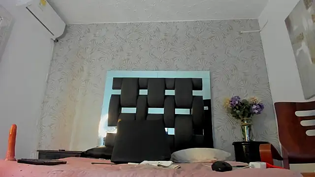 MissDiabla  online show from October 29, 2025, 12:51 pm