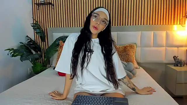 Roseaurora online show from January 13, 2026, 1:05 pm