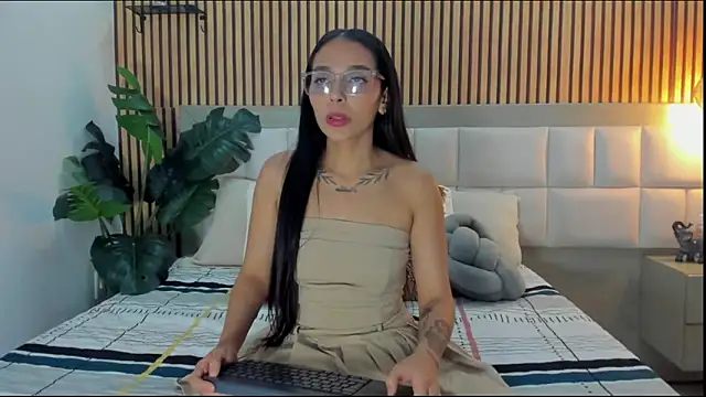 Roseaurora online show from February 11, 2026, 12:54 pm