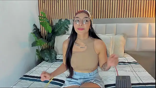 Roseaurora online show from February 13, 2026, 12:56 pm