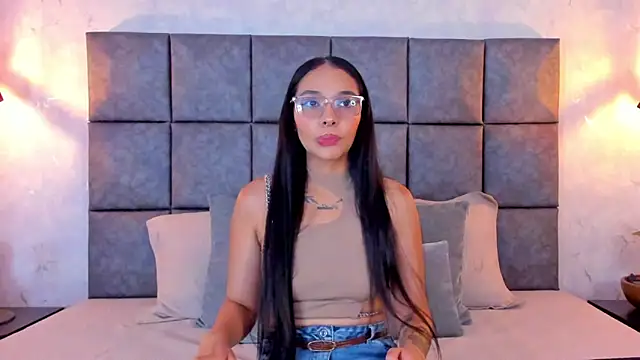 Roseaurora online show from April 10, 2026, 12:21 pm