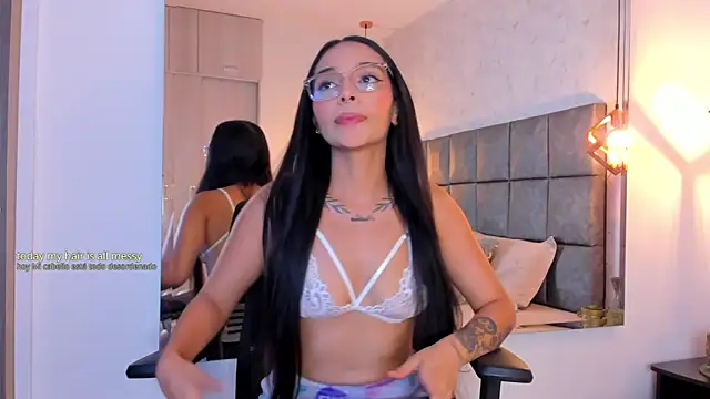 Roseaurora online show from April 14, 2026, 12:11 pm