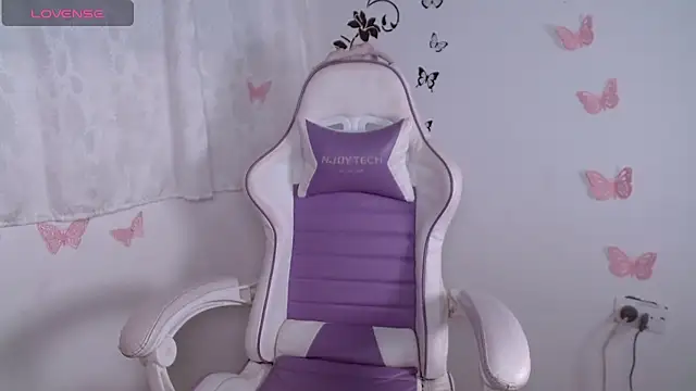 Violet-Flow online show from April 17, 2026, 6:00 pm