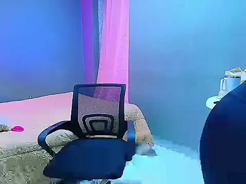 sophiejuicy  online show from September 28, 2025, 5:02 am