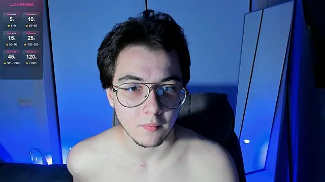 Snapshot of tyler_bergg chatting on September 10, 2025, 9:37 pm tyler bergg online show from September 10, 2025, 9:37 pm