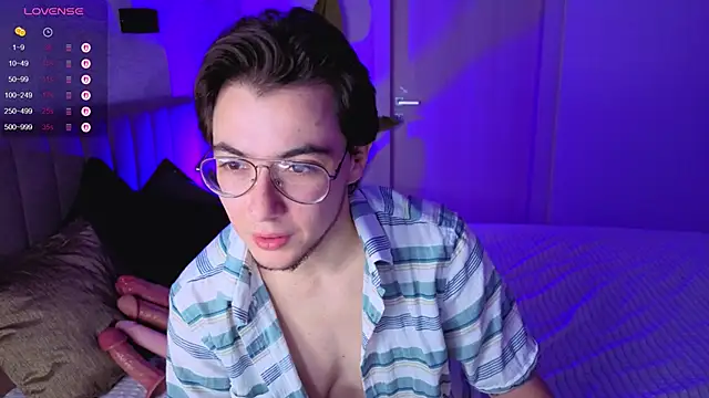 Snapshot of tyler_bergg chatting on September 24, 2025, 10:35 pm tyler bergg online show from September 24, 2025, 10:35 pm