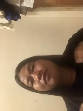 TS-YANNA online show from April 28, 2026, 5:29 pm