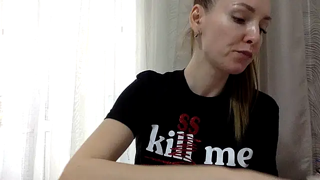 Varnyx online show from November 21, 2025, 10:25 am