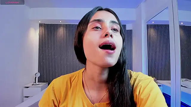 sofiapalacioss online show from February 26, 2026, 7:13 pm