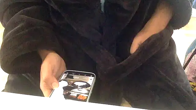 Snapshot of Whatevrr chatting on November 2, 2025, 3:36 pm Whatevrr online show from November 2, 2025, 3:36 pm