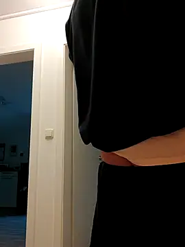 Snapshot of Oldmenhot66 chatting on September 27, 2025, 4:23 pm Oldmenhot66 online show from September 27, 2025, 4:23 pm