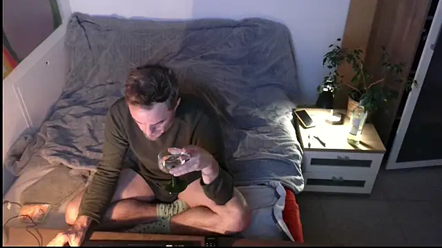 EdelHolz91 online show from November 26, 2025, 2:51 pm