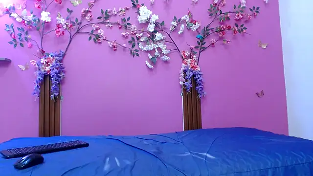 skinnysofia18 online show from February 27, 2026, 1:22 pm