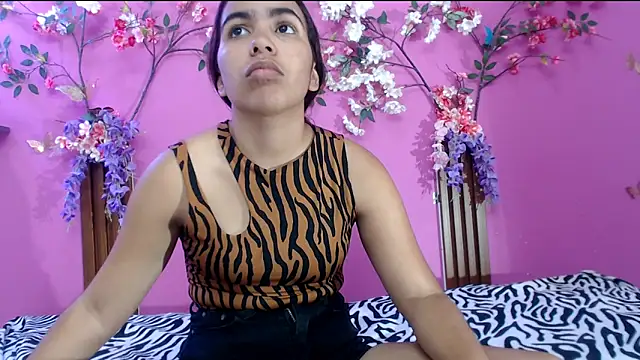 skinnysofia18 online show from June 3, 2026, 2:08 pm