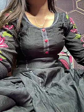 Snapshot of Sexylella143 chatting on February 5, 2026, 4:17 am Sexylella143 online show from February 5, 2026, 4:17 am