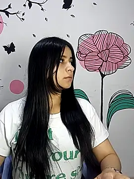 ValerieLove  online show from October 8, 2025, 7:22 pm