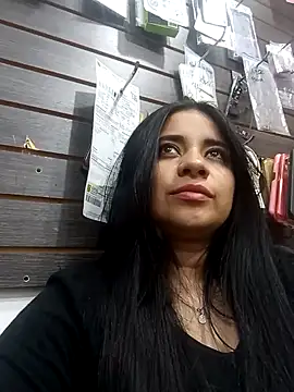 ValerieLove  online show from January 14, 2026, 8:25 pm