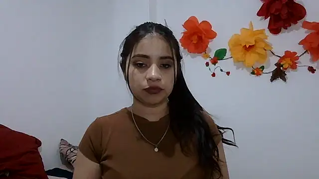ValerieLove  online show from May 22, 2026, 11:49 am