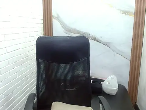 Penelopee Rouse online show from October 31, 2025, 12:39 pm