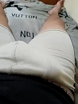 anis3g4 online show from September 28, 2025, 3:17 pm