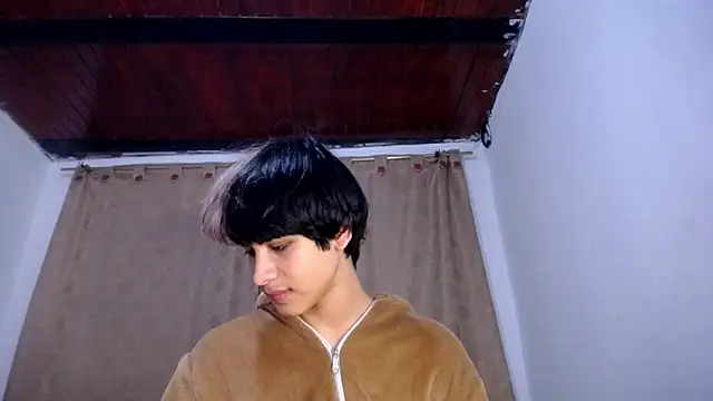 DaraKat18 online show from April 7, 2026, 10:09 pm