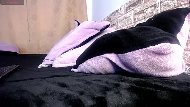 DaraKat18 online show from April 16, 2026, 10:34 pm