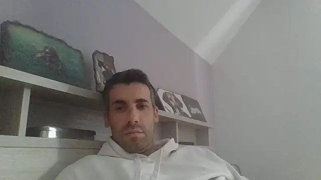 JulioIsHere4you online show from May 15, 2026, 8:54 am