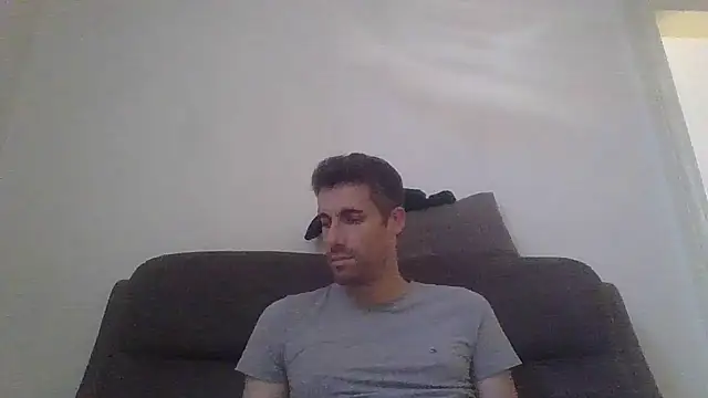 JulioIsHere4you online show from May 30, 2026, 7:05 am
