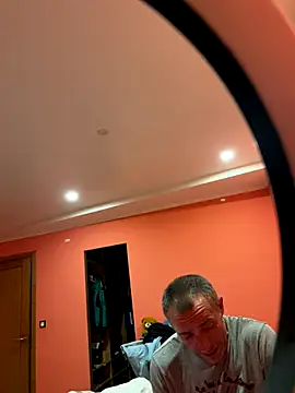 ruberofre online show from September 24, 2025, 10:02 pm