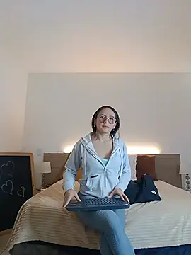 Bella Sumers online show from July 6, 2026, 3:47 pm