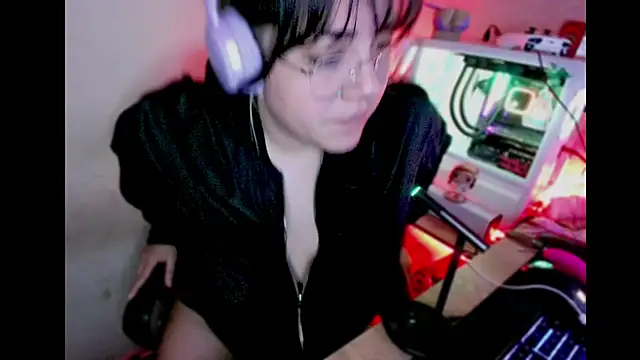 PinkDenial online show from September 14, 2025, 4:17 pm