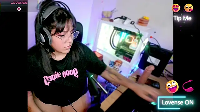 PinkDenial online show from November 28, 2025, 3:09 am