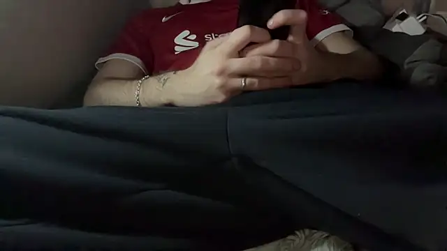 Snapshot of twinkydave chatting on February 5, 2026, 12:15 am twinkydave online show from February 5, 2026, 12:15 am