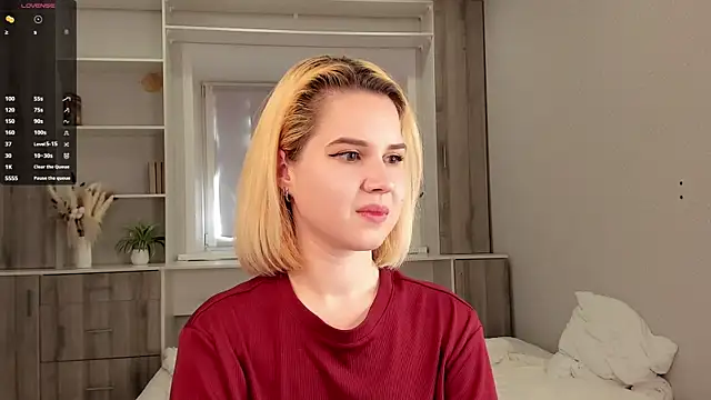 AgnesSonnek online show from September 18, 2025, 3:41 am