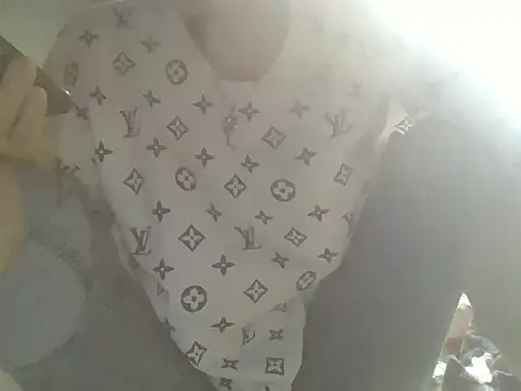 Snapshot of Bee_hunter chatting on September 22, 2025, 2:35 am Bee hunter online show from September 22, 2025, 2:35 am