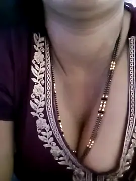 Snapshot of your_favourite_bhabhi chatting on October 9, 2025, 9:40 am your favourite bhabhi online show from October 9, 2025, 9:40 am