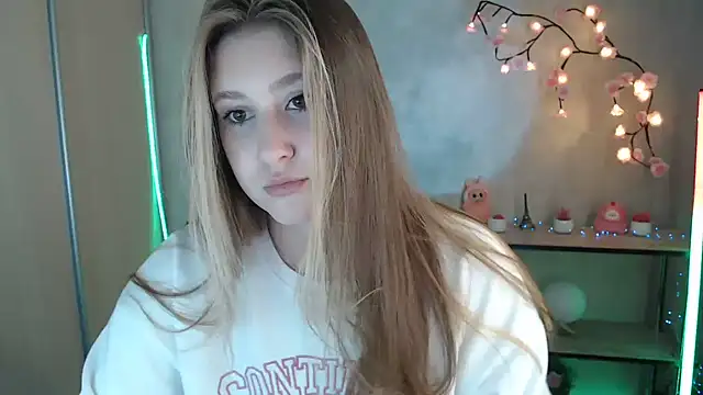 Snapshot of Milka_kamila chatting on June 15, 2026, 12:07 pm Milka kamila online show from June 15, 2026, 12:07 pm