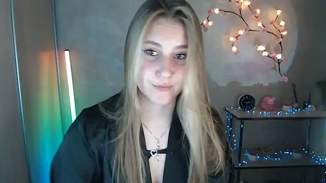 Snapshot of Milka_kamila chatting on July 17, 2026, 12:12 pm Milka kamila online show from July 17, 2026, 12:12 pm