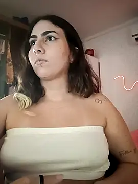 ApenasLys online show from November 5, 2025, 10:43 pm