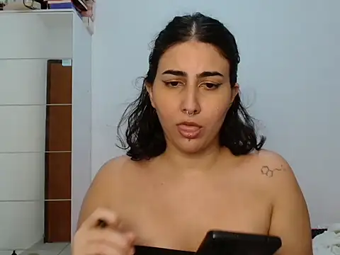 Snapshot of ApenasLys chatting on April 12, 2026, 12:48 am ApenasLys online show from April 12, 2026, 12:48 am