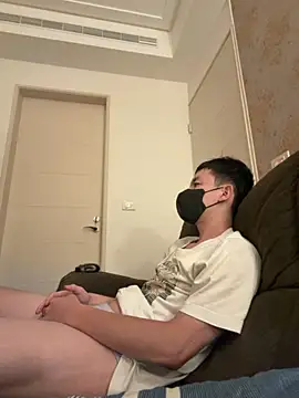 kaikai1335 online show from October 9, 2025, 3:32 pm