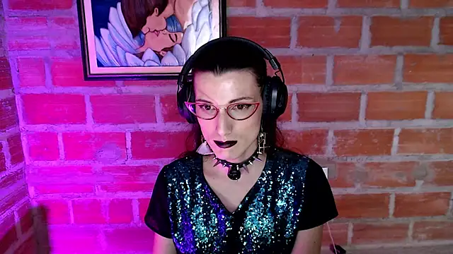 Moira-Hot online show from June 27, 2026, 4:06 am