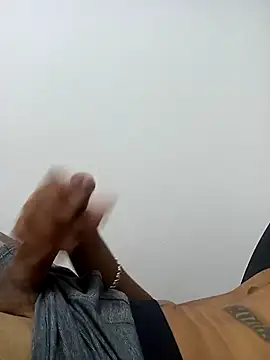 Snapshot of Brayan51_- chatting on September 17, 2025, 5:20 am Brayan51 - online show from September 17, 2025, 5:20 am