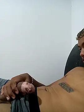 Snapshot of Brayan51_- chatting on November 5, 2025, 5:29 am Brayan51 - online show from November 5, 2025, 5:29 am