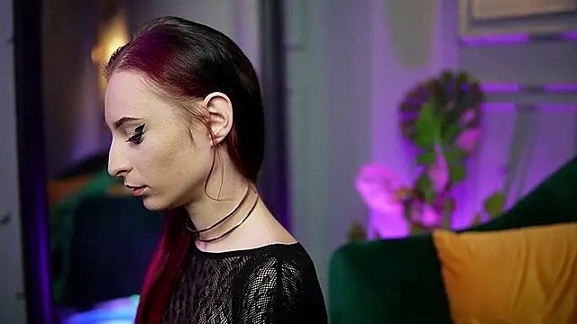 SaraiAngel online show from November 5, 2025, 9:59 pm