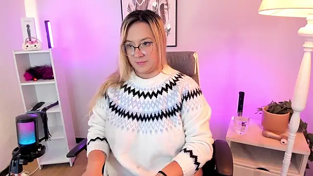 hollie joliie online show from March 26, 2026, 12:11 pm