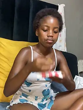 Littlebunny33 online show from April 4, 2026, 8:17 pm